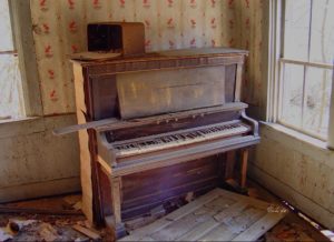 Piano, old piano, old piano removal, piano removal, piano donation, recycle piano, junk removal, piano junk removal, junk hauling, piano junk hauling, twin cities, minneapolis, saint paul